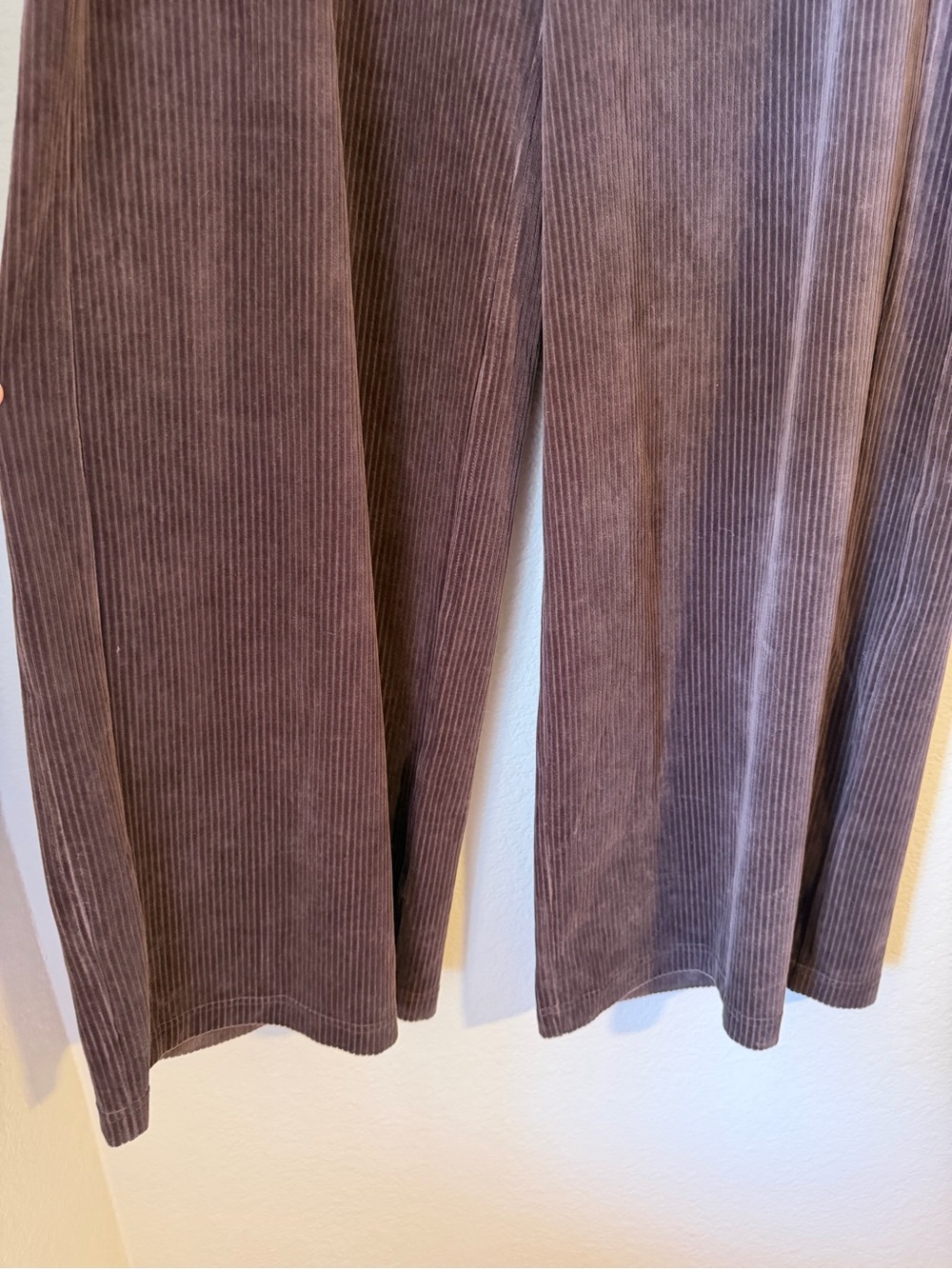 Lululemon Scuba Mid-Rise Wide-Leg Pant Velvet Cord Espresso NWT Size 14 Athletic - Picture 7 of 14